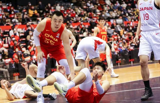 那组长心下一惊，忙道：前辈，您实力这么强，为什么要为区区一个不入流的意大利集团服务？万破军笑道：谁跟你说我是为意大利集团服务？我的老板，实力远在我之上，区区意大利集团，不过就是炮灰罢了。